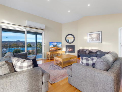 Alpine Retreat 107A Gippsland Street - Accommodation Search 0