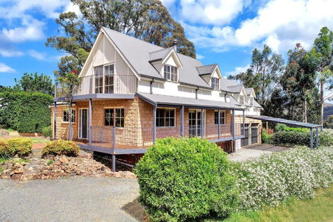 Alpine Sadler Retreat - Accommodation Search 0