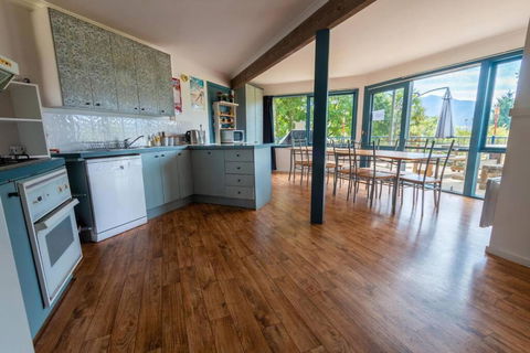 Alpzview Guesthouse - Accommodation Search 1