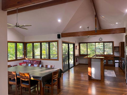 Amaroo - Bring Your Own Linen - Accommodation Search 3