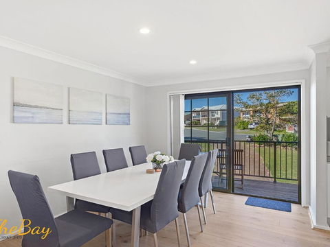Amaroo Cres No 20 Fingal Bay Holiday Home - Accommodation Search 1