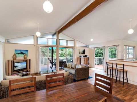 Amaroo House - Accommodation Search 0