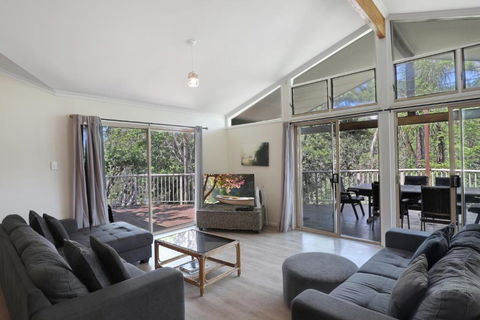 Amaroo House - Accommodation Search 4