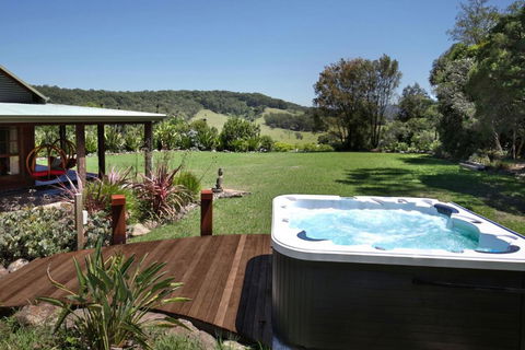 Amaroo House - Glorious Views - Accommodation Search 0