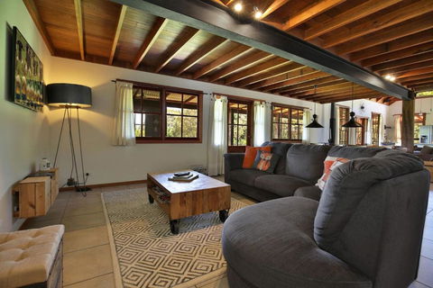 Amaroo House - Glorious Views - Accommodation Search 3