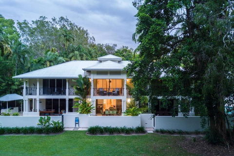 Amaroo Villa - Absolute Beachfront Port Douglas - Accommodation Search 3
