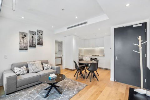 Amazing 1BR Apartment W Pool - Accommodation Search 1