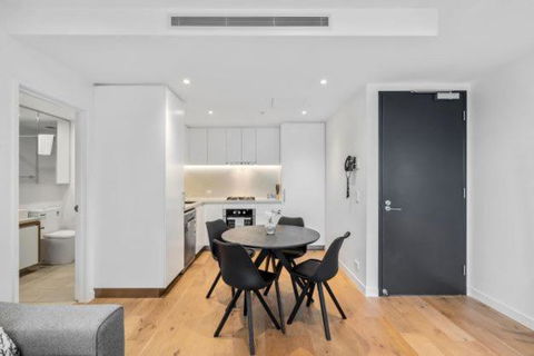 Amazing 1BR Apartment W Pool - Accommodation Search 2