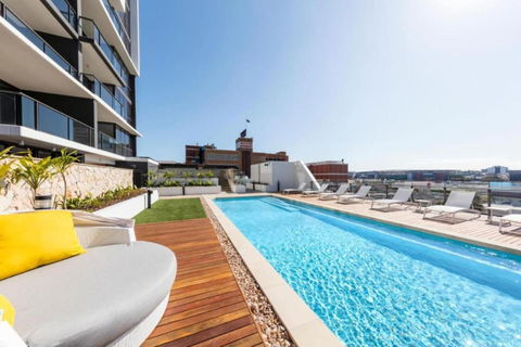 Amazing 2BR Delicate Apt, 1min To Train Station - Accommodation Search 0