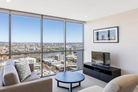 Amazing 2BR Delicate Apt, 1min To Train Station - Accommodation Search 2