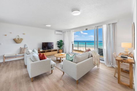 Amazing Beach View And Perfect Location Kirra - Accommodation Search 0