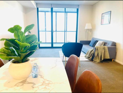 Amazing City View 2 Bedroom Condo 1 Min Station - Accommodation Search 2