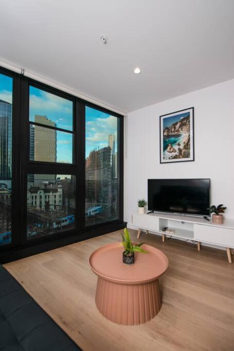 Amazing City View 2BR Yarra River Free Parking - Accommodation Search 1