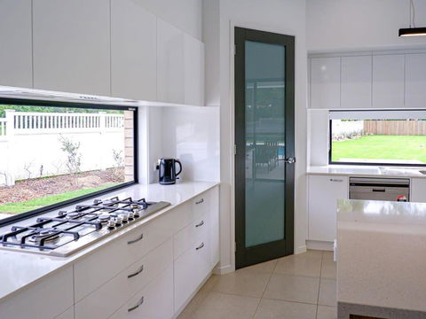 Amazing House Big Swimming Pool BBQ - Accommodation Search 3