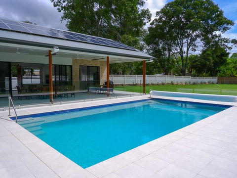 Amazing House Big Swimming Pool BBQ - Accommodation Search 1