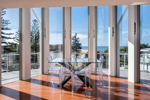 Amazing Currimundi Lakefront Ocean Penthouse - Accommodation Search 0
