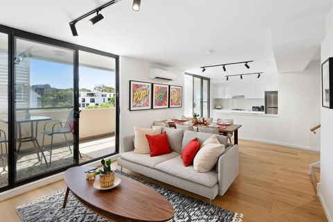 Amazing Penthouse In Waterloo - Accommodation Search 0
