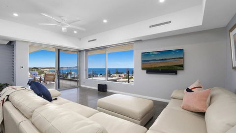Amazing Views And Short Walk To Beach - Accommodation Search 3