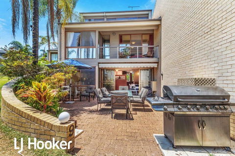 Amazing Waterfront Location - Accommodation Search 3