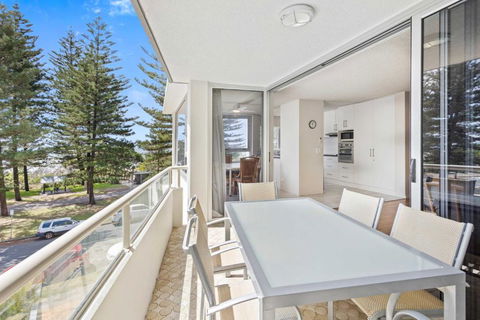Ambassador Beachfront Apartments - Hosted By Burleigh Letting - Accommodation Search 4