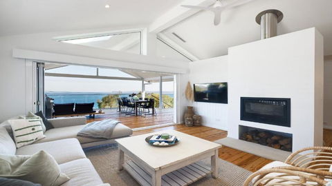 Ambleside By The Sea - Wifi Available - Accommodation Search 0