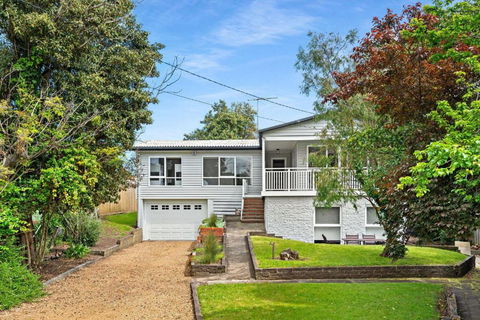 Amelia - Moments To The Bay - Accommodation Search 0