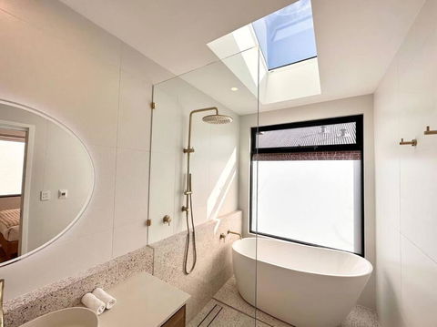 Amila - Central Location With Designed Spaces - Accommodation Search 2