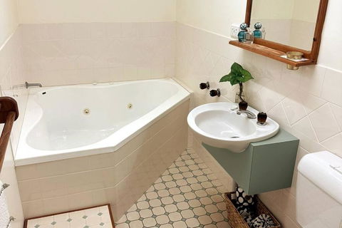 Amity Jigsaw House - Accommodation Search 1