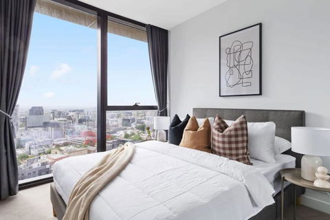 An Amazing 2BR Apt At Sapphire By The Gardens - Accommodation Search 1
