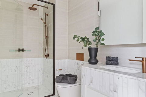 An Amazing 2BR Apt At Sapphire By The Gardens - Accommodation Search 3