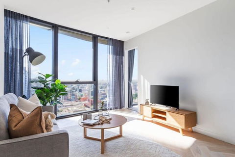 An Amazing 2BR Apt At Sapphire By The Gardens - Accommodation Search 4