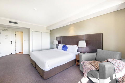 An Exceptional Seaside Esplanade Locale With Pool - Accommodation Search 3