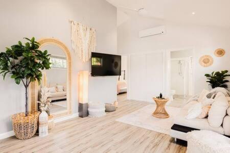 An Idyllic Boho Style Retreat High-end Kitchenware - Accommodation Search 1