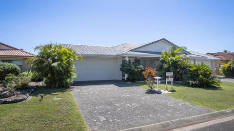 Anchorage Waterfront Unit In Yamba - Accommodation Search 1