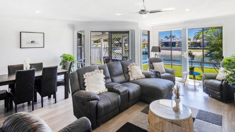 Anchorage Waterfront Unit In Yamba - Accommodation Search 2