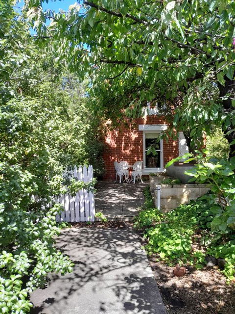 Annies Garden Cottage - Accommodation Search 0