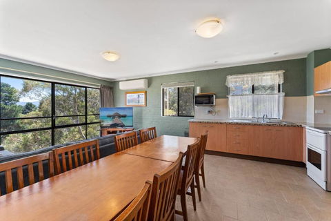 Alpine Mountain View 18 - 4BR L Mountain Views L Swimming Pool L Air-Con L WiFi - Accommodation Search 1