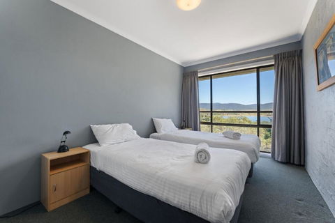 Alpine Mountain View 18 - 4BR L Mountain Views L Swimming Pool L Air-Con L WiFi - Accommodation Search 4