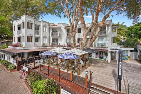 Alassio Apartments With Direct Pool Access Palm Cove - Accommodation Search 3