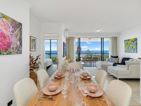 Alex Beachfront Apartment - Accommodation Search 2
