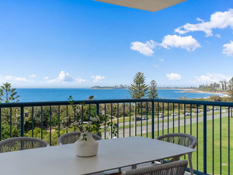Alex Beachfront Apartment - Accommodation Search 4
