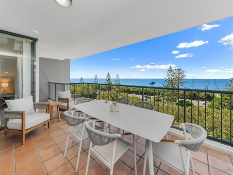 Alex Beachfront Apartment - Accommodation Search 3