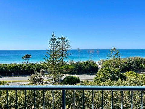 Alex Beachfront Apartment - Accommodation Search 1