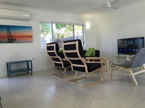 Airy Home - 3 Bedrooms & Office - Accommodation Search 1
