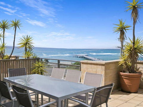 Apartment 11 Pacific Apartments - Accommodation Search 0