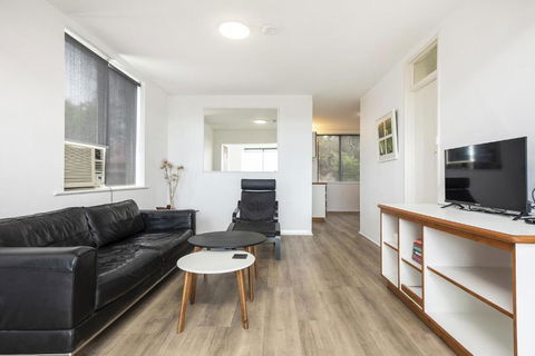 Apartment 201 - Fremantle Studio Apartment With Ocean And Harbour Views - Accommodation Search 3