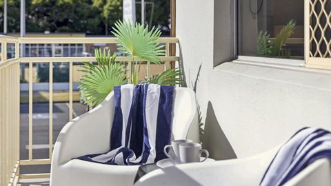 Apartment Awesome Location, Near Cafes, Restaurants, Short Stroll To The Beach - Accommodation Search 3