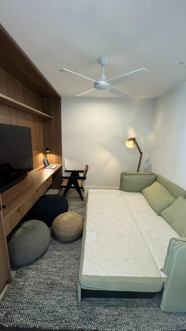 Apartment In Palm Beach - Accommodation Search 1