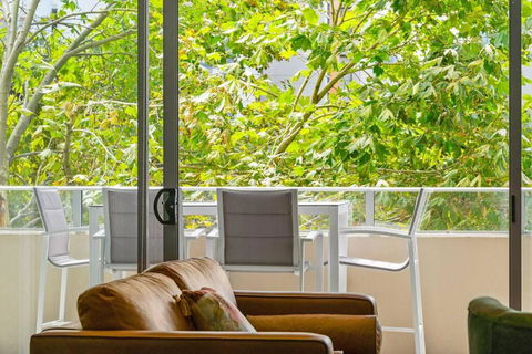 Apartment On Honeysuckle - Accommodation Search 1