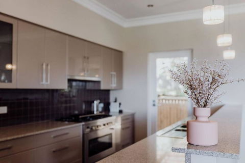 Apartment On James - Accommodation Search 3